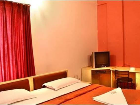 Oyo 4606 Hotel Maple Green Suites Bangalore Esterno foto