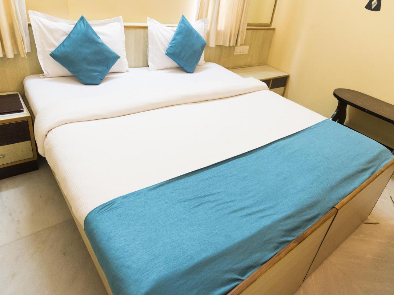 Oyo 4606 Hotel Maple Green Suites Bangalore Esterno foto